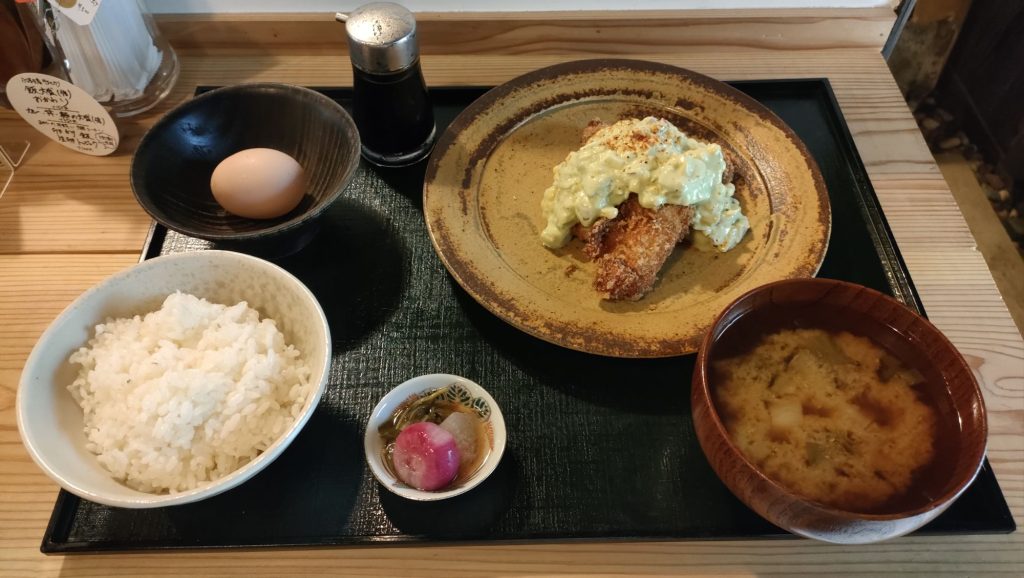 古民家カフェ「ゐ処」でのランチ体験：とうもろこしとアボカドのタルタルが絶品